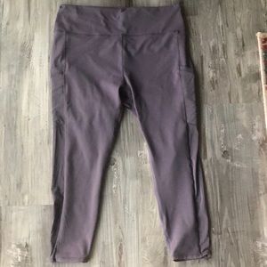 Fabletics ankle crop leggings purple with pockets